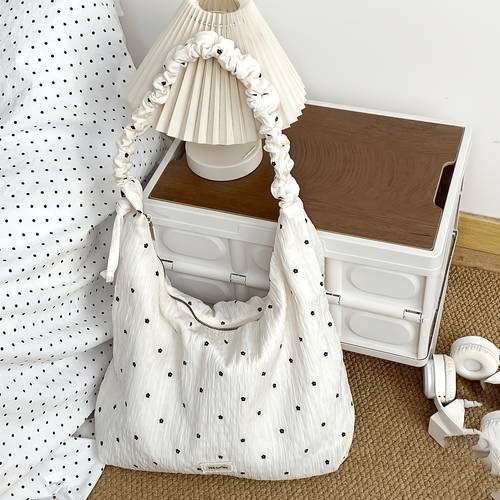 item picture crossbody bag large capacity floral pleated shoulder bag for women korean style relaxed tote bag fashionable ladies crossbody bag