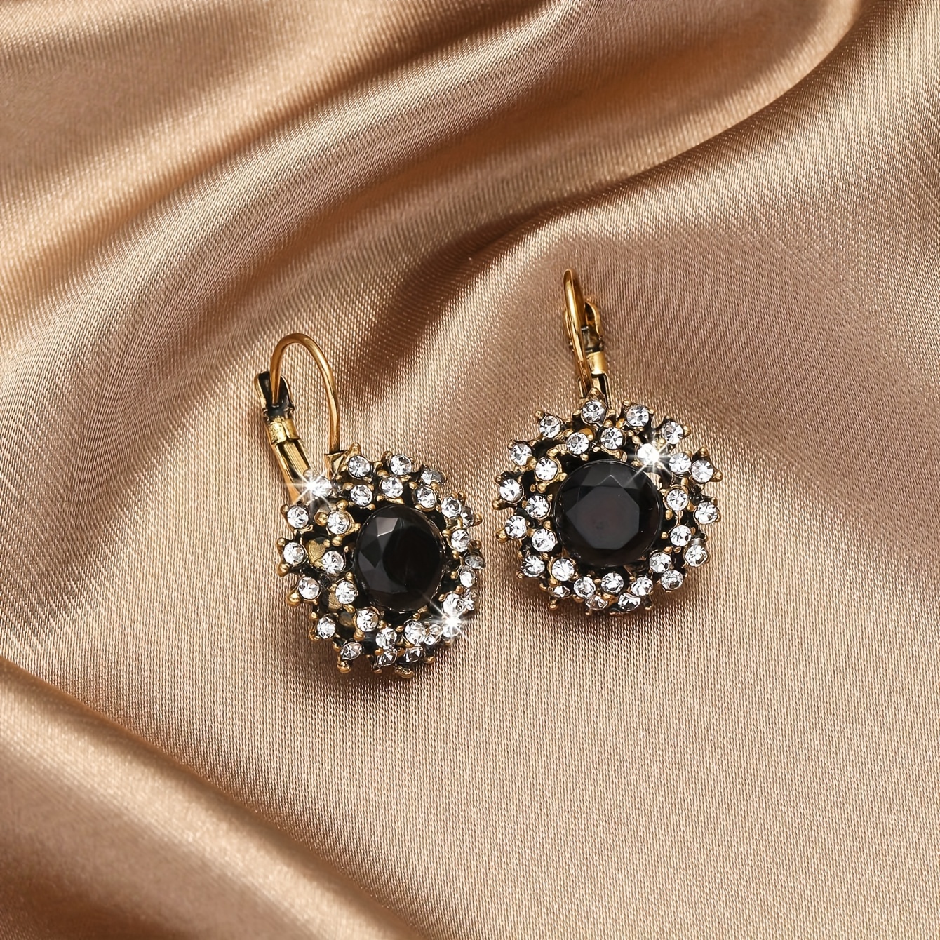 Fashionable, Exquisite, and High-end New Vintage Rhinestone Flower Earrings