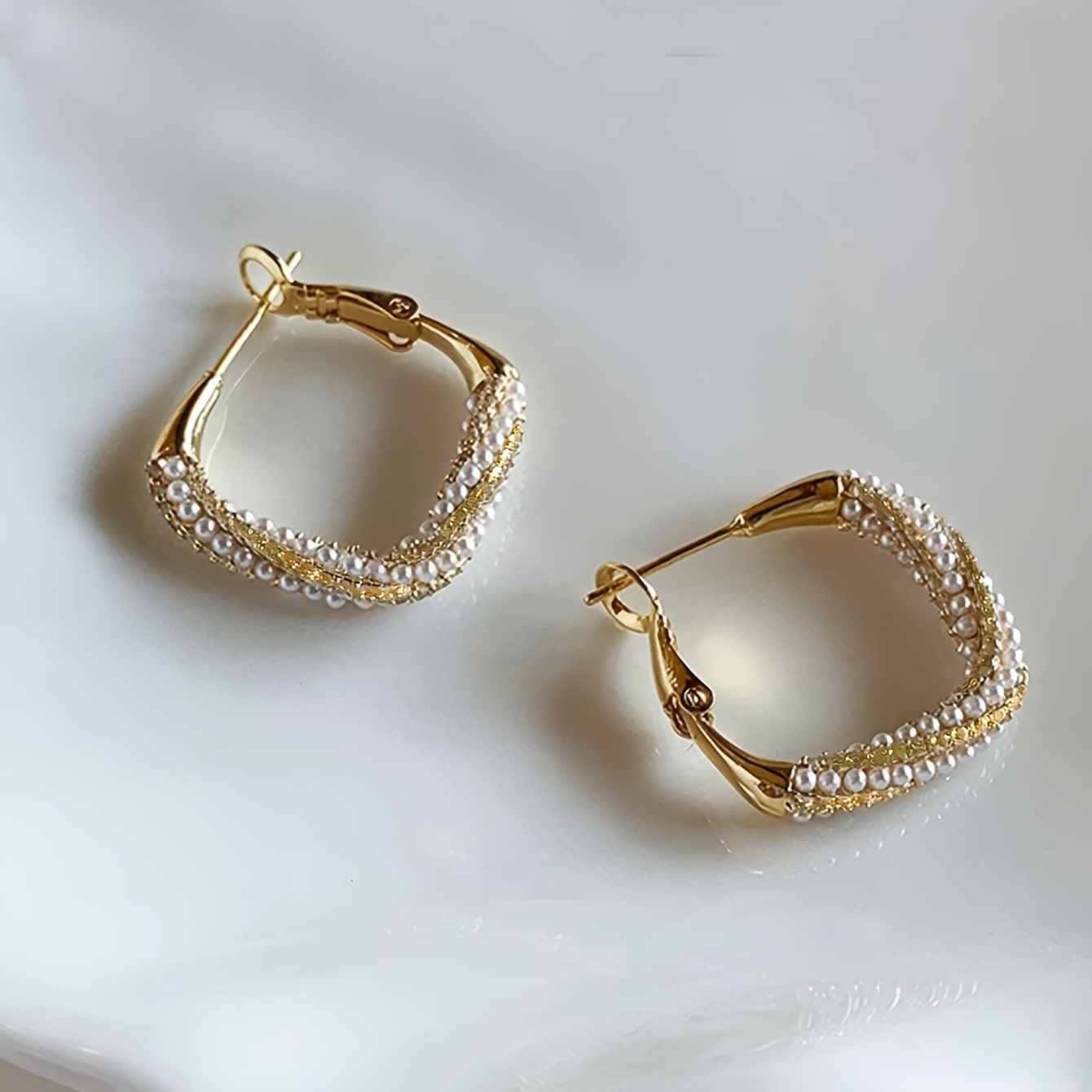 Image of 1 Pair Of Vintage Elegant Light Luxury Plastic Inlaid Square Women's Clip-on Earrings, Suitable For Daily Commuting, Casual Wear, And Holiday Parties