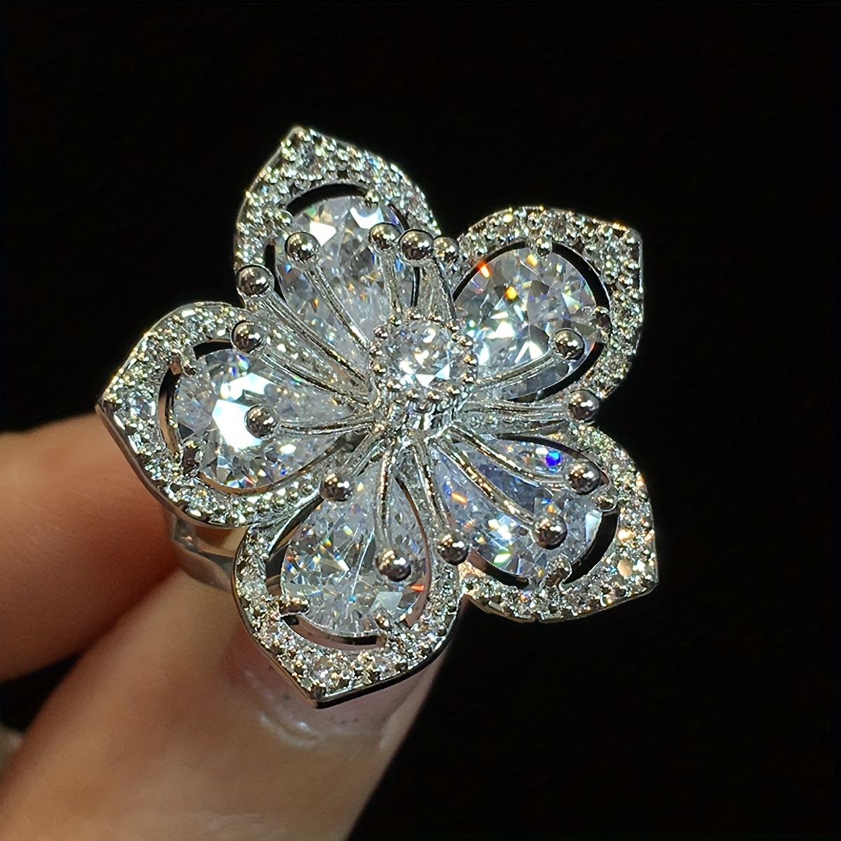 

Bague de luxe en strass pour femme, anneau en tendance avec étincelante, pour un , les fêtes et les , accessoire de bijouterie polyvalent pour toutes les .