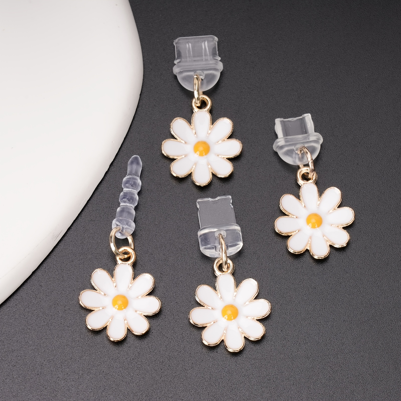 

1pc White Daisy Metal Charm Dust Plug For Iphone/type-c/ Phone Charging Port Decoration Pendant