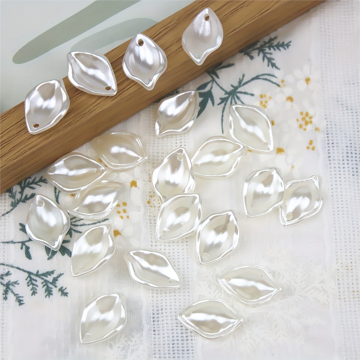 100pcs Petal Beads Decorative Accessories