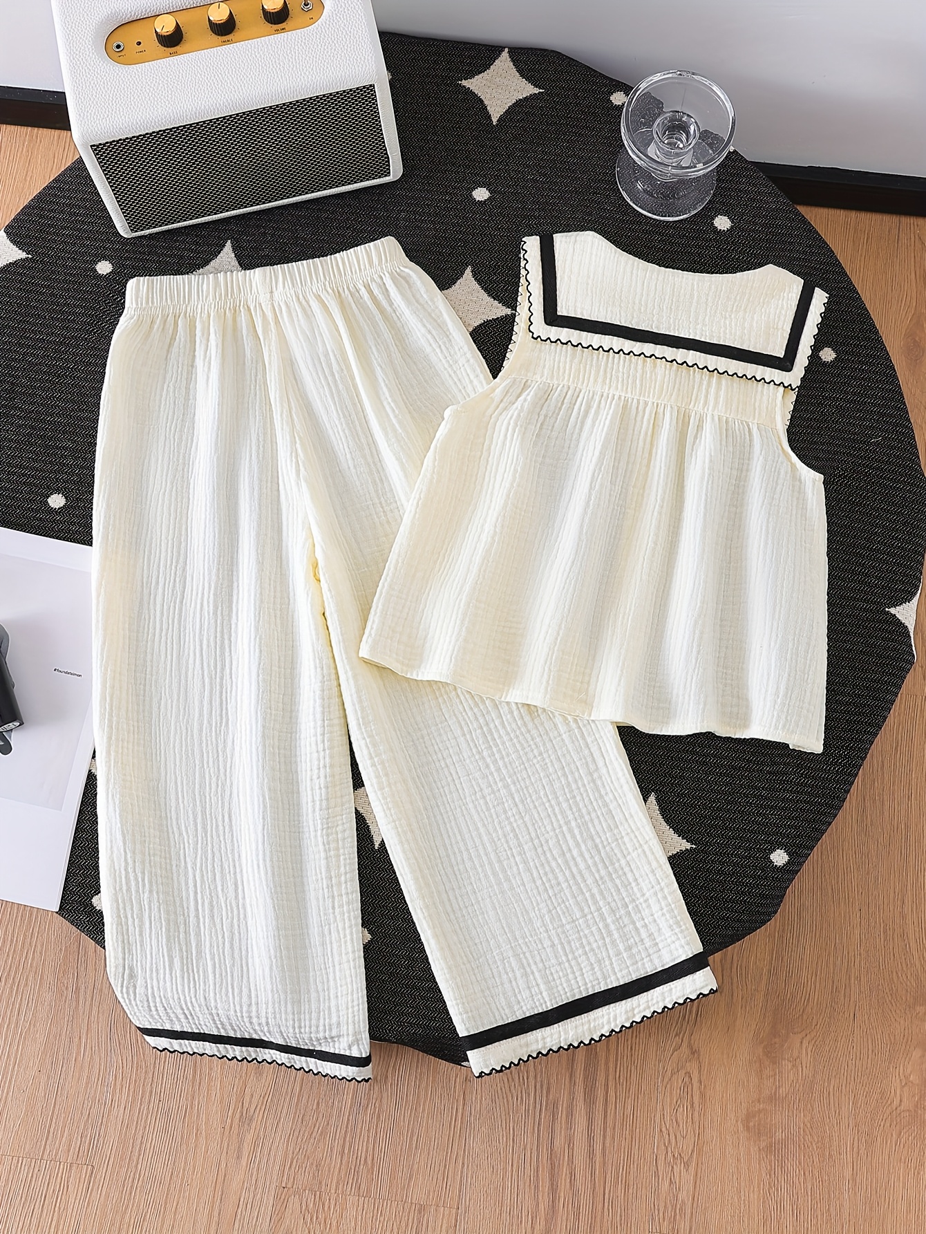 A Stylish New Collection for Girls in Spring And Summer Featuring Elegant And Versatile Designs. The Sleeveless Top Is Made from Quality Fabric with a Large Collar, Adorned with Wood Grain Buttons And Delicate Wave-Edged Ribbon Details. It Pairs Perfectly with Long Pants That Have Matching Wave-Edged Ribbon Accents, Making It a Comfortable Two-Piece Set for Casual Outings And Gatherings. an Exquisite Gift for Friends And Family, for Outdoor