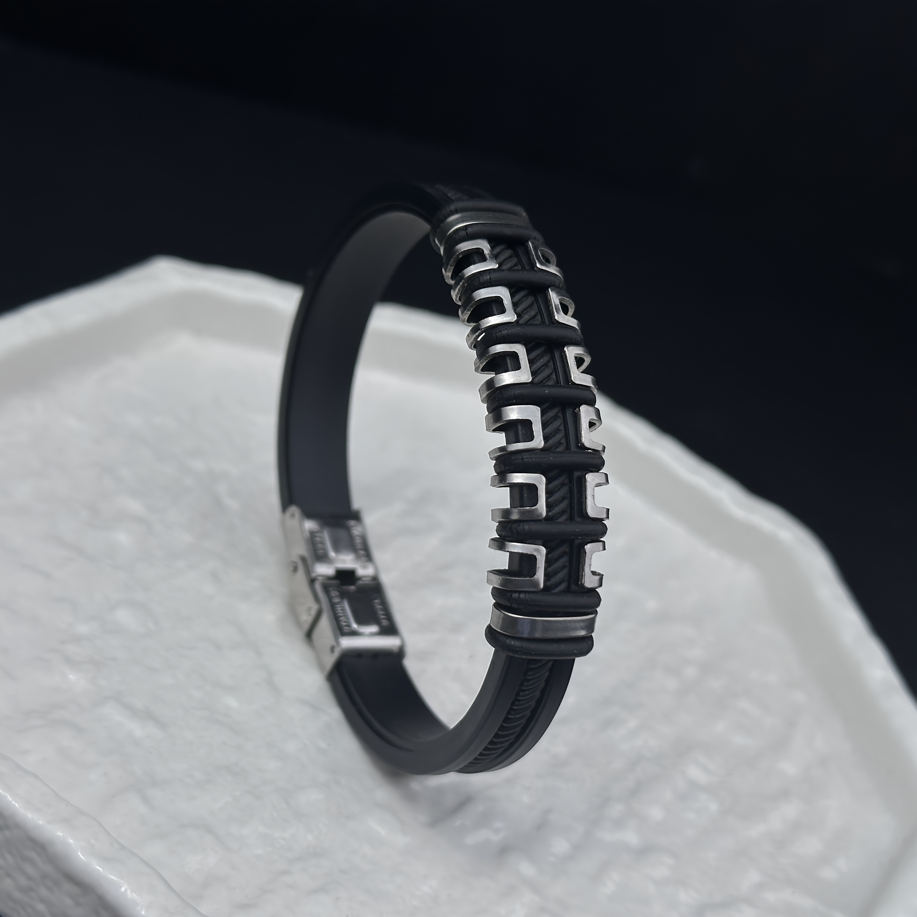 E-shop Personalisiertes 304 Edelstahl Armband, modisches und dominantes Trend-Armband, minimalistische Kopfbedeckung-Ergänzungen, Geschenke für Damen