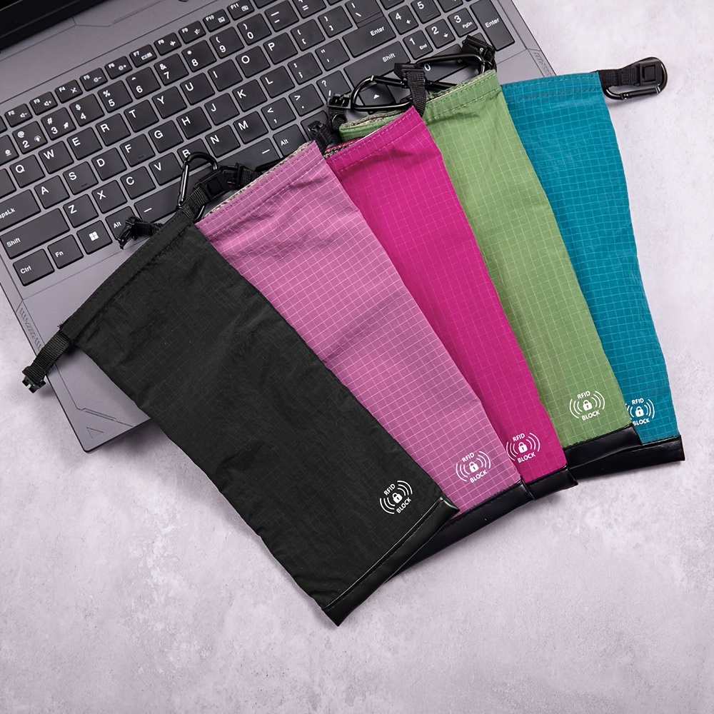 rfid blocking cash and card sleeve RFID Blocking Credit Card Sleeves main image 1