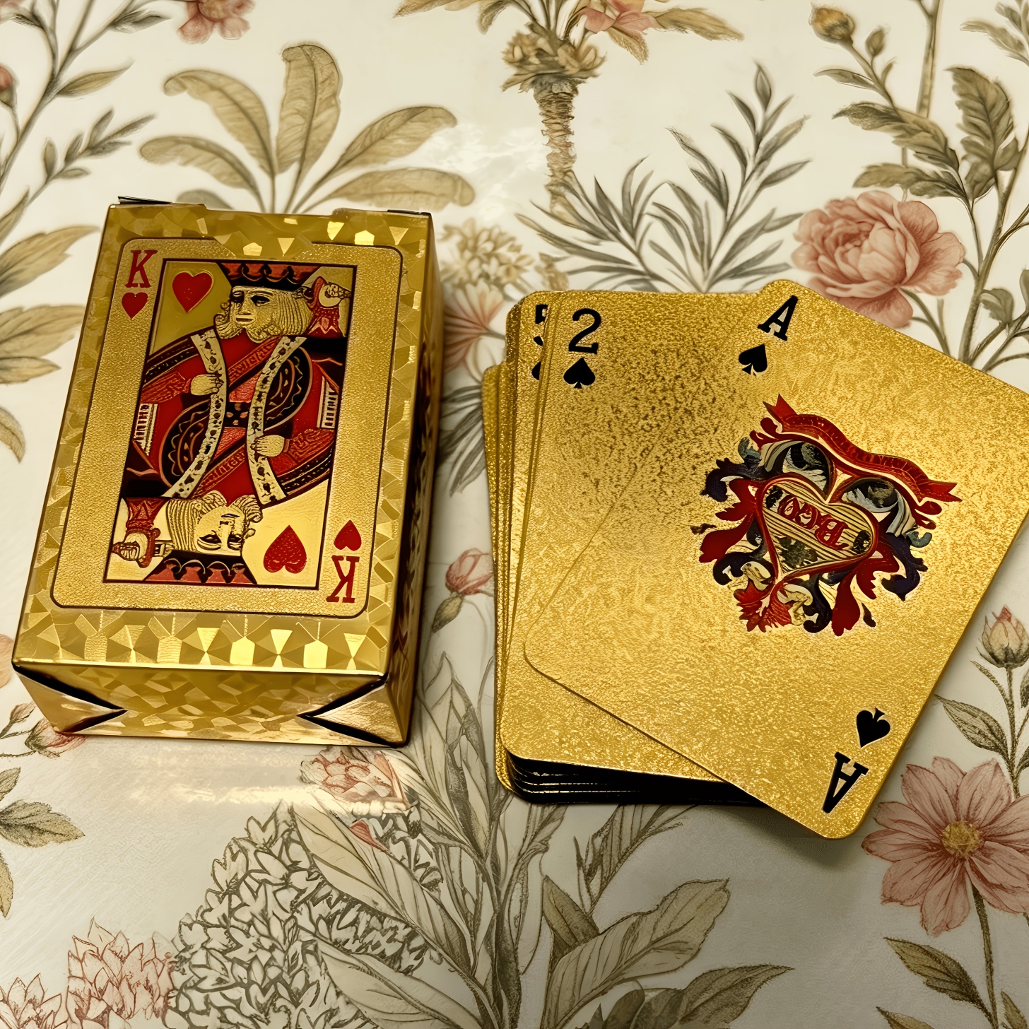 TEMU 1 Set Of Mini Golden Playing Cards, With A Plastic Storage Box, For Daily Use As Well As Valentine's Day, Thanksgiving, Easter, Halloween, And