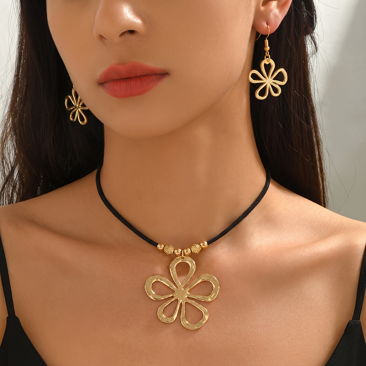 TEMU Set pezzi di gioielli da donna, elegante , collana con ciondolo a grande con giunzione di cordino e orecchini a con traforato, per uso /estate,