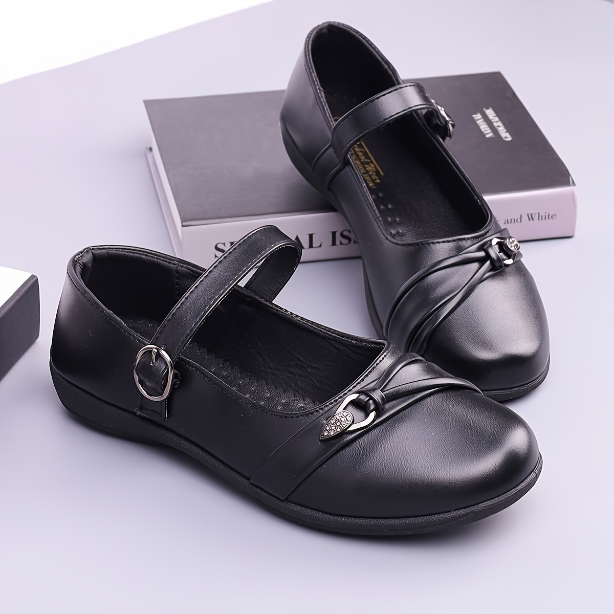 zapatos   para mujer 2025, ideales con faldas, zapatillas mary jane, informales y elegantes con un diseño de corte  . detalles 1