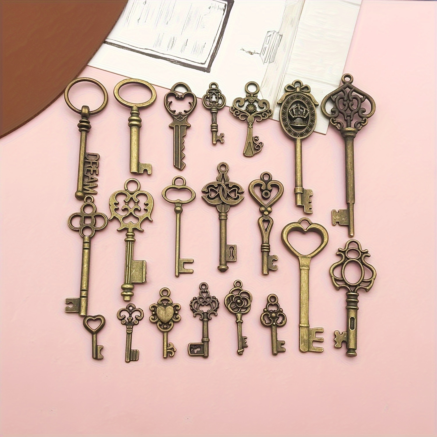 

20pcs Retro Antique Bronze Brass Key Shape Alloy Pendants For Diy Jewelry Making