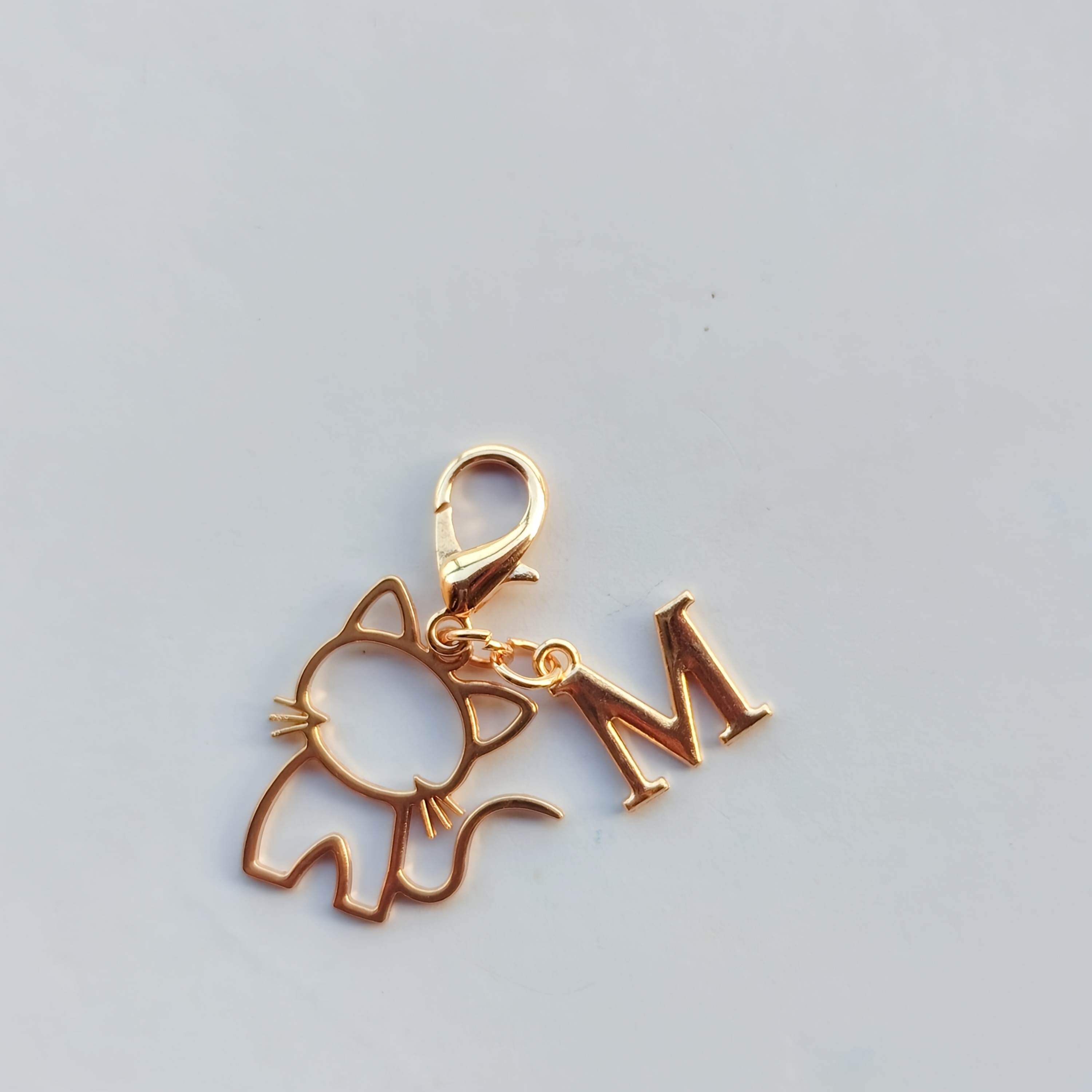 TEMU A New 1pc Cat-themed Keychain With Letter Tags, Suitable For Wallets, Document Bags, Backpacks, Luggage, And Car Key Additions. It Makes A Great