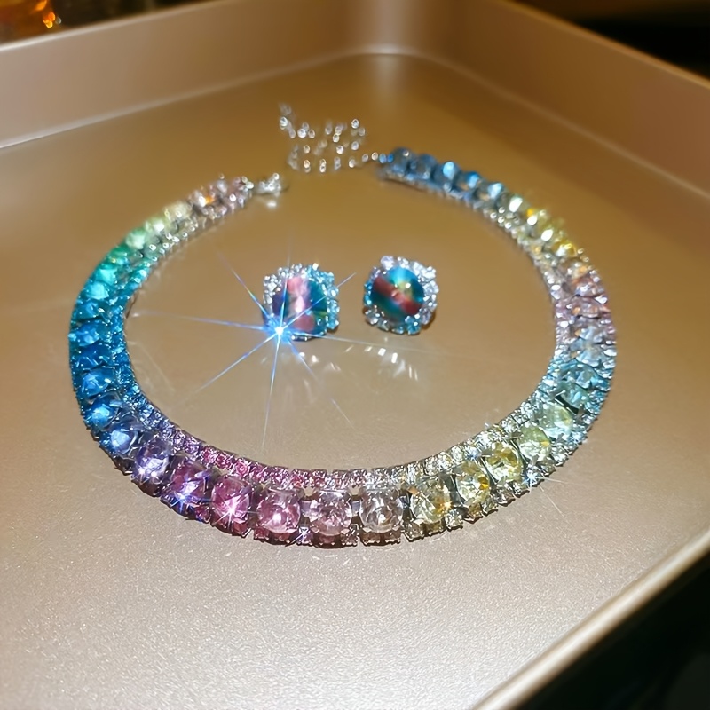 TEMU Ensemble élégant et luxueux de boucles d'oreilles et collier de couleur, chaîne clavicule de tempérament, convient aux robes de soirée, aux de