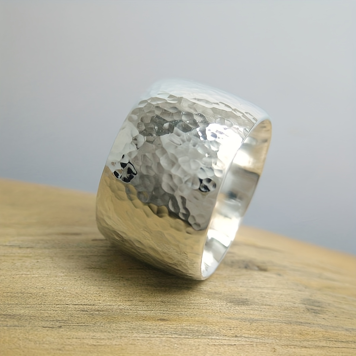 Unisex Minimalist Vintage Hammered Texture Copper Ring — Everyday Wear