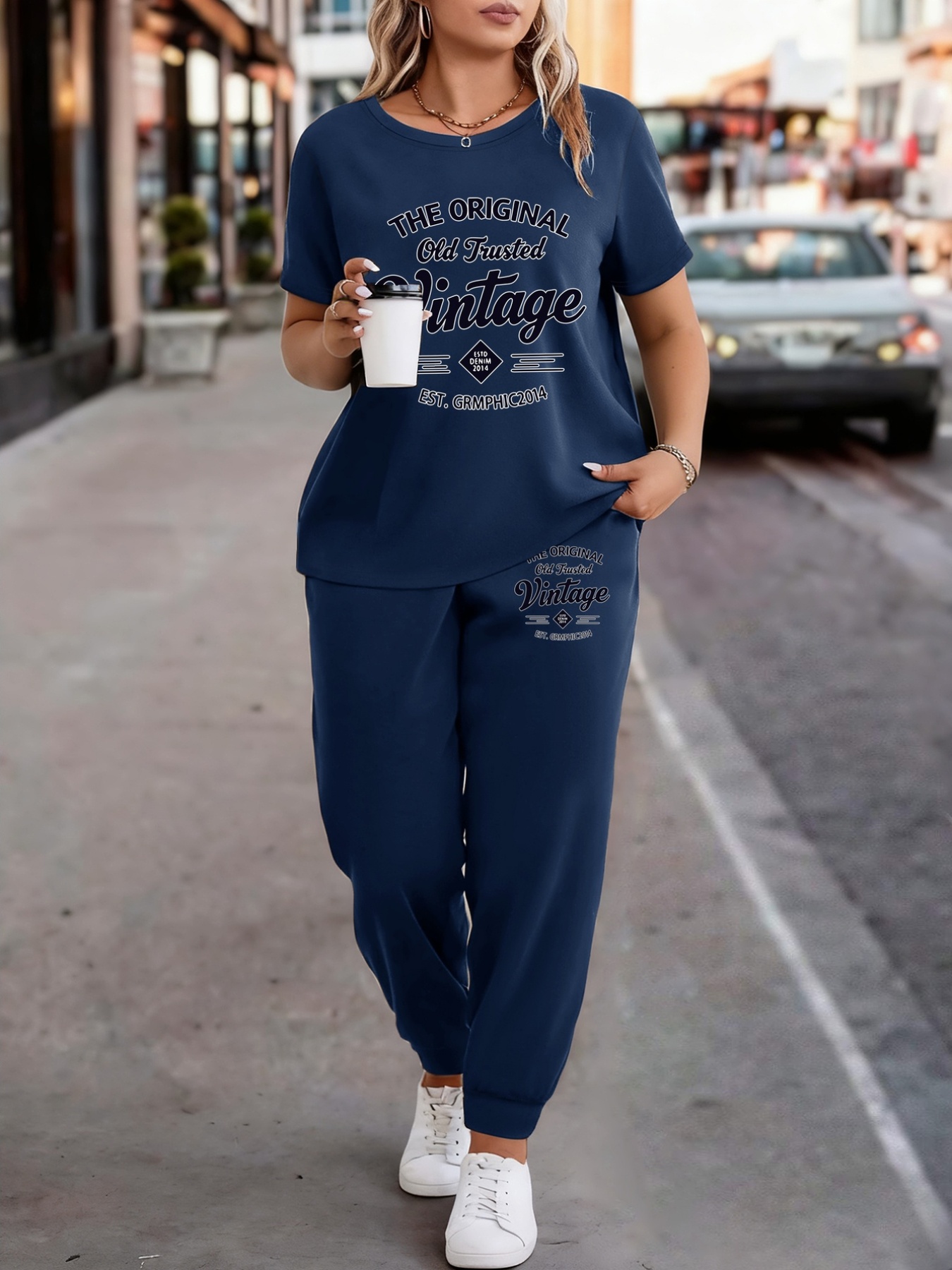 Ensemble Vintage Streetwear — Jogging & T-shirt Graphique Ensemble de détente 2 pièces pour femme grande taille, T-shirt et jogging doux à élasticité moyenne avec cordons de serrage et poches, imprimé graphique, style décontracté idéal pour le printemps et l