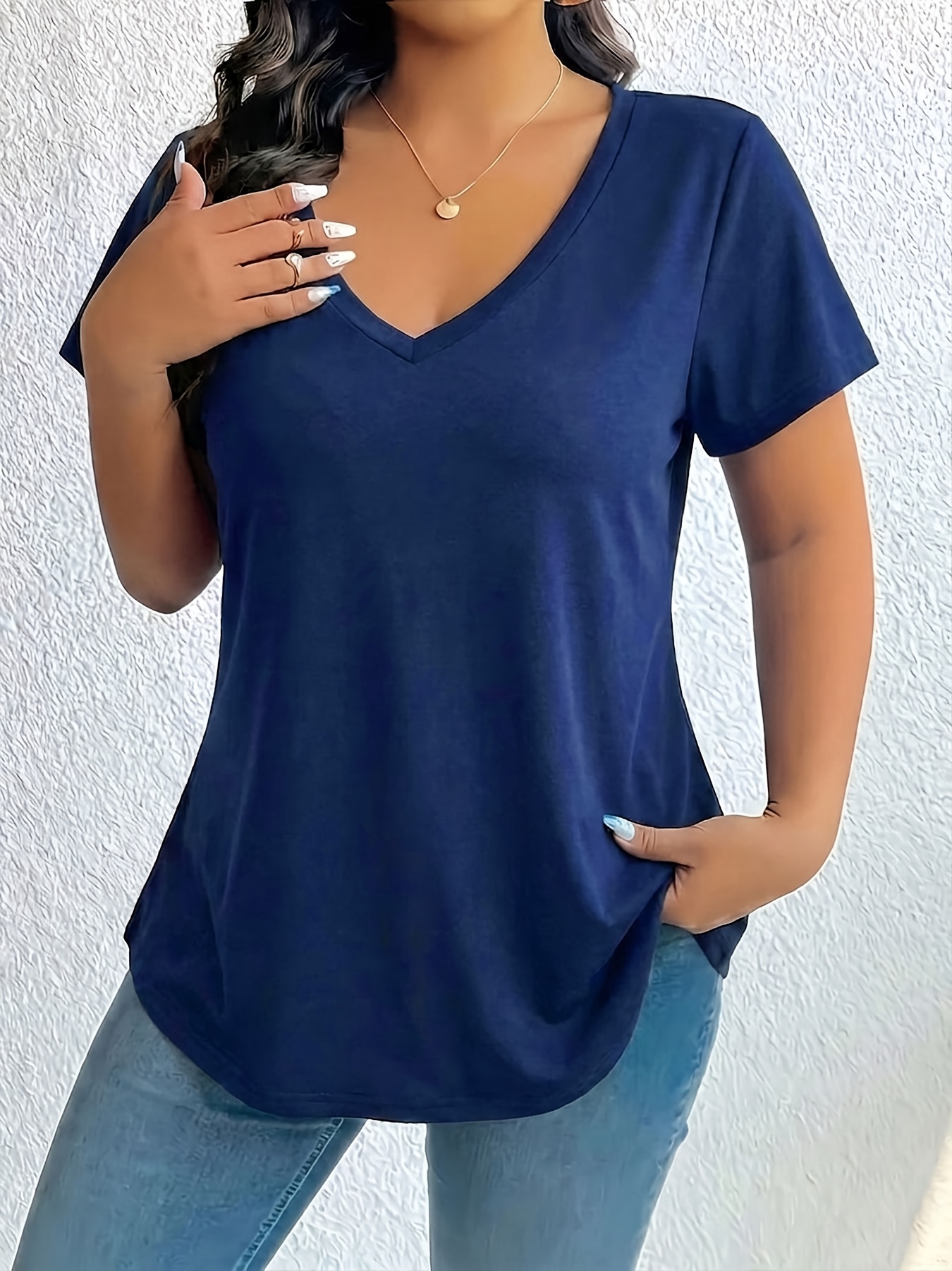 imagen del artículo camiseta de talla   para mujer, de color liso, con cuello   y manga corta, casual para uso   y desplazamientos,  , favorecedora y juvenil