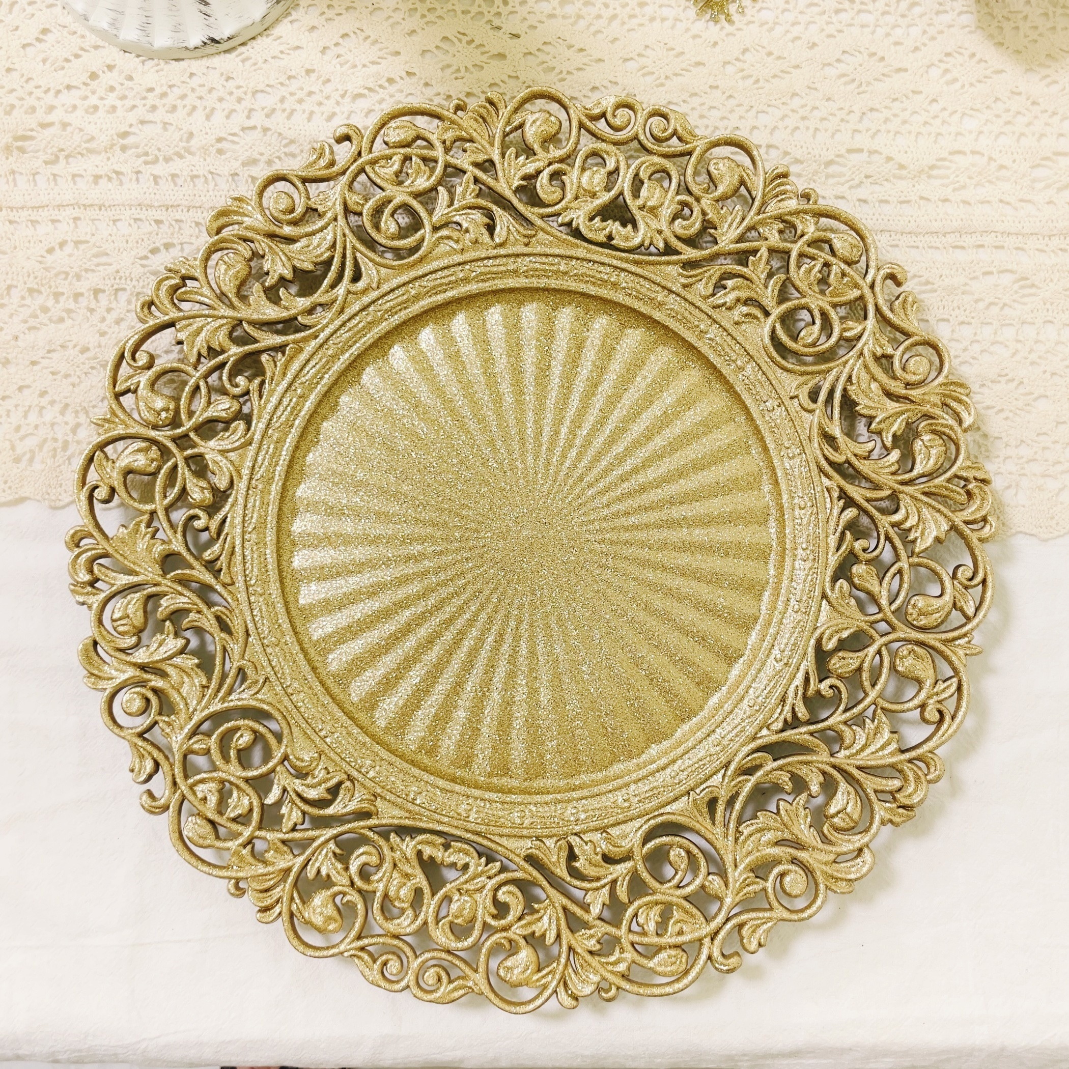 

13 Inches, 6/12pcs, Golden Charger Plates, Hollow , Light , Flashing, New , High-quality Plastic, Not Easy To , Suitable For Weddings, Dinners, Parties, Activities, Festivals, Table Decoration