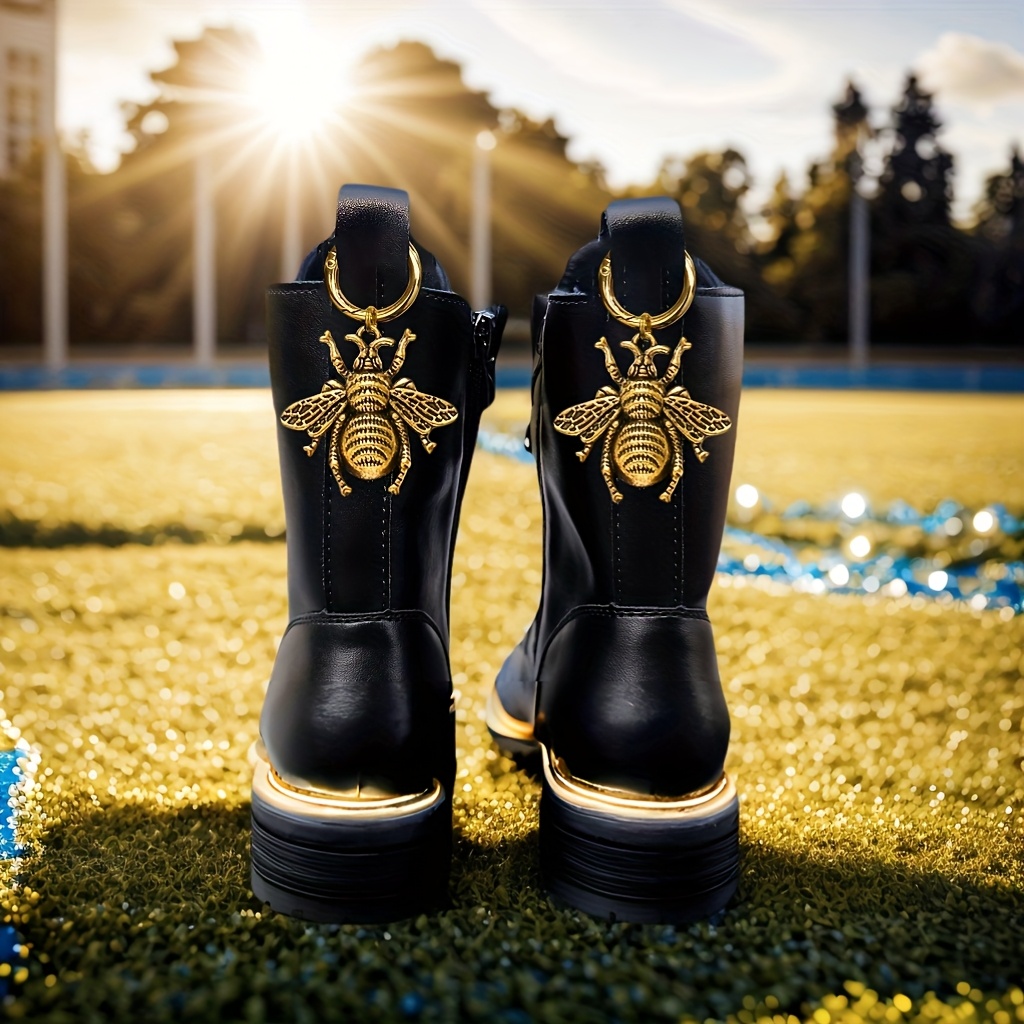 Image of A Pair Of Fashionable Golden Retro Pendant Shoe Accessories, Three-dimensional Bee Charms, Shoe And Boot Pendant Accessories
