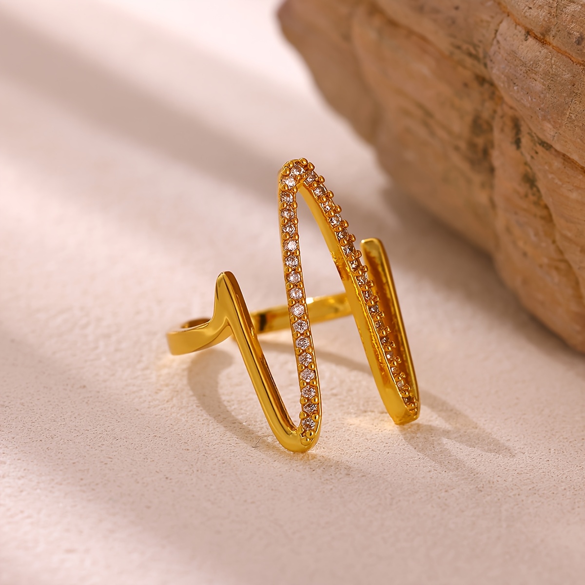 Women's Vintage Wavy Line Open Ring with Synthetic Zirconia
