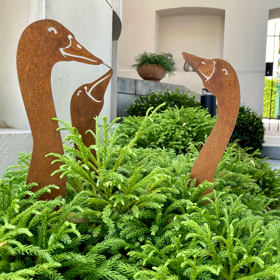 

1pc Rustic Metal Goose Plant Stake, Garden Art, Ornamental Metal Animal Lawn Decor, Home & Outdoor Garden Art, Decorative Whimsical Yard Stakes, Rust Proof Metal Garden Decor