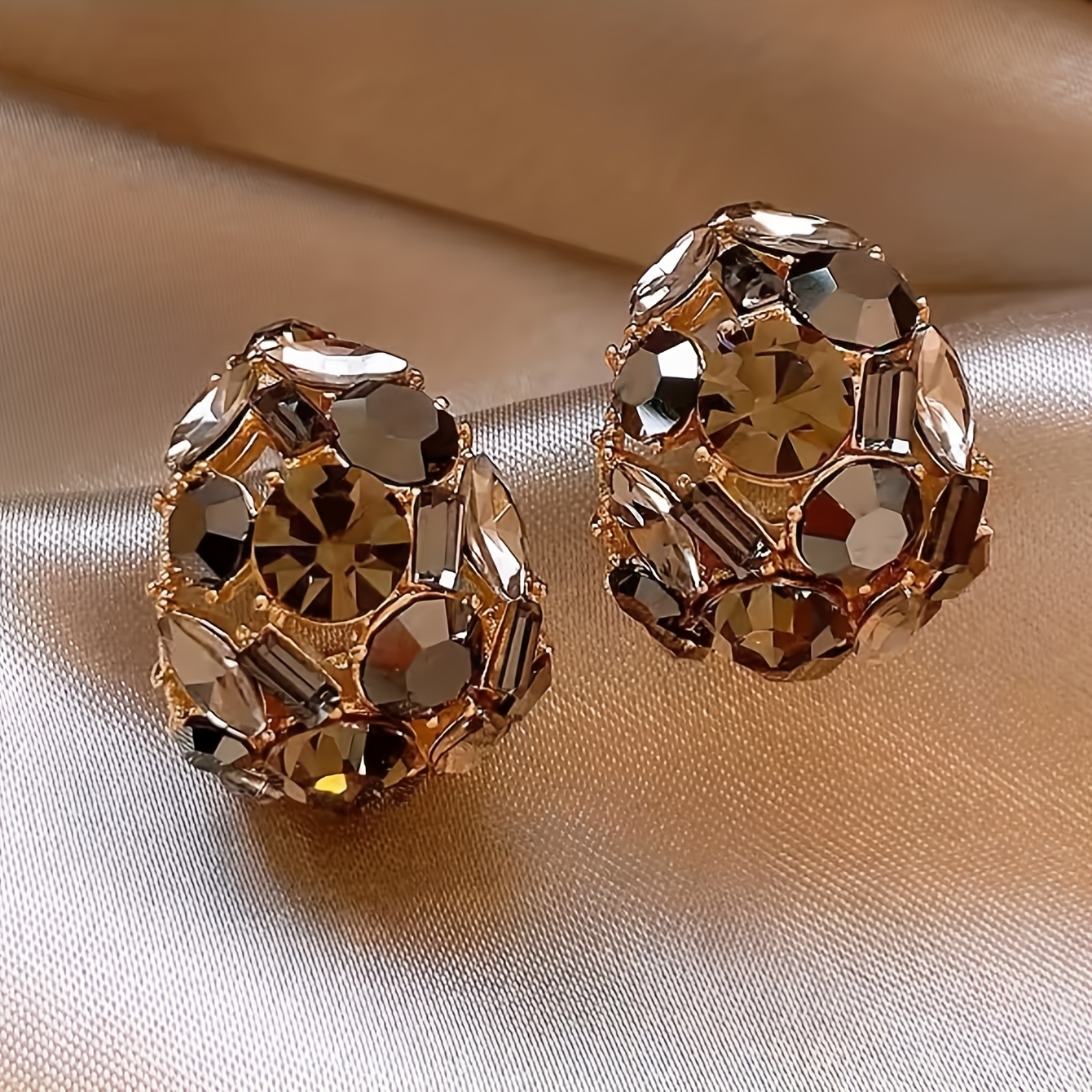 Image of 1 Pair French Retro Elegant Glass Earrings Suitable For Daily Wear & Special Occasions - Luxurious Versatile Vintage Ear, (no Coating)