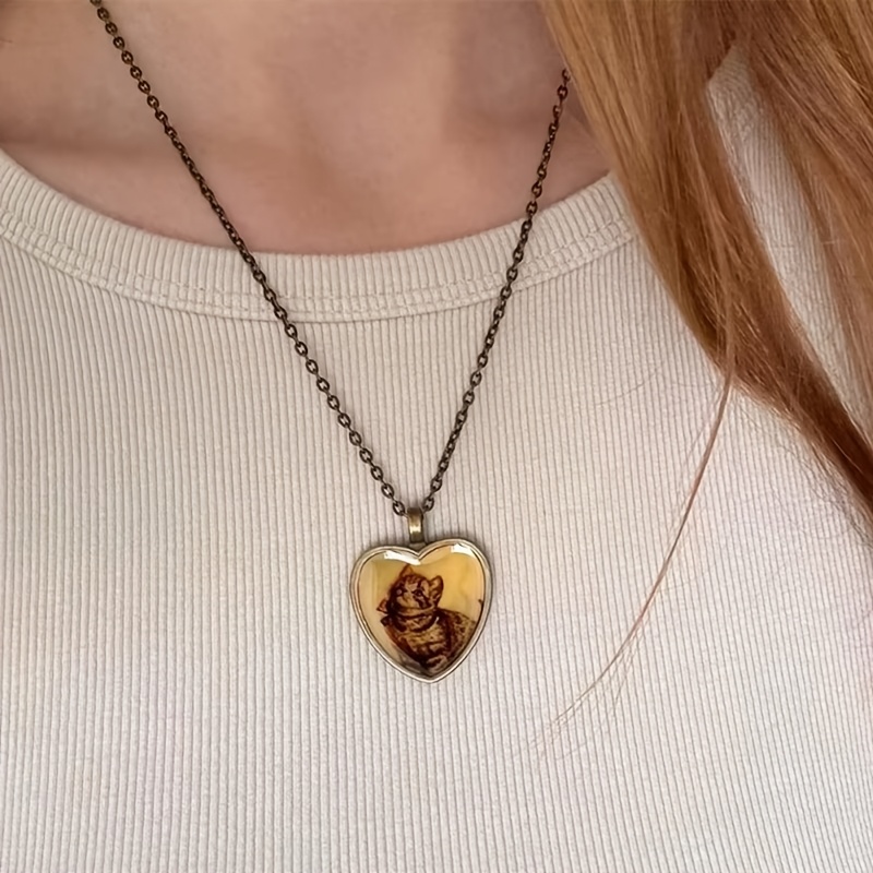 Retro Peach Heart Gem Glass Necklace Suitable For Gifts, Parties, Daily Wear And Dress Up Women's Fashion Pendant Necklace