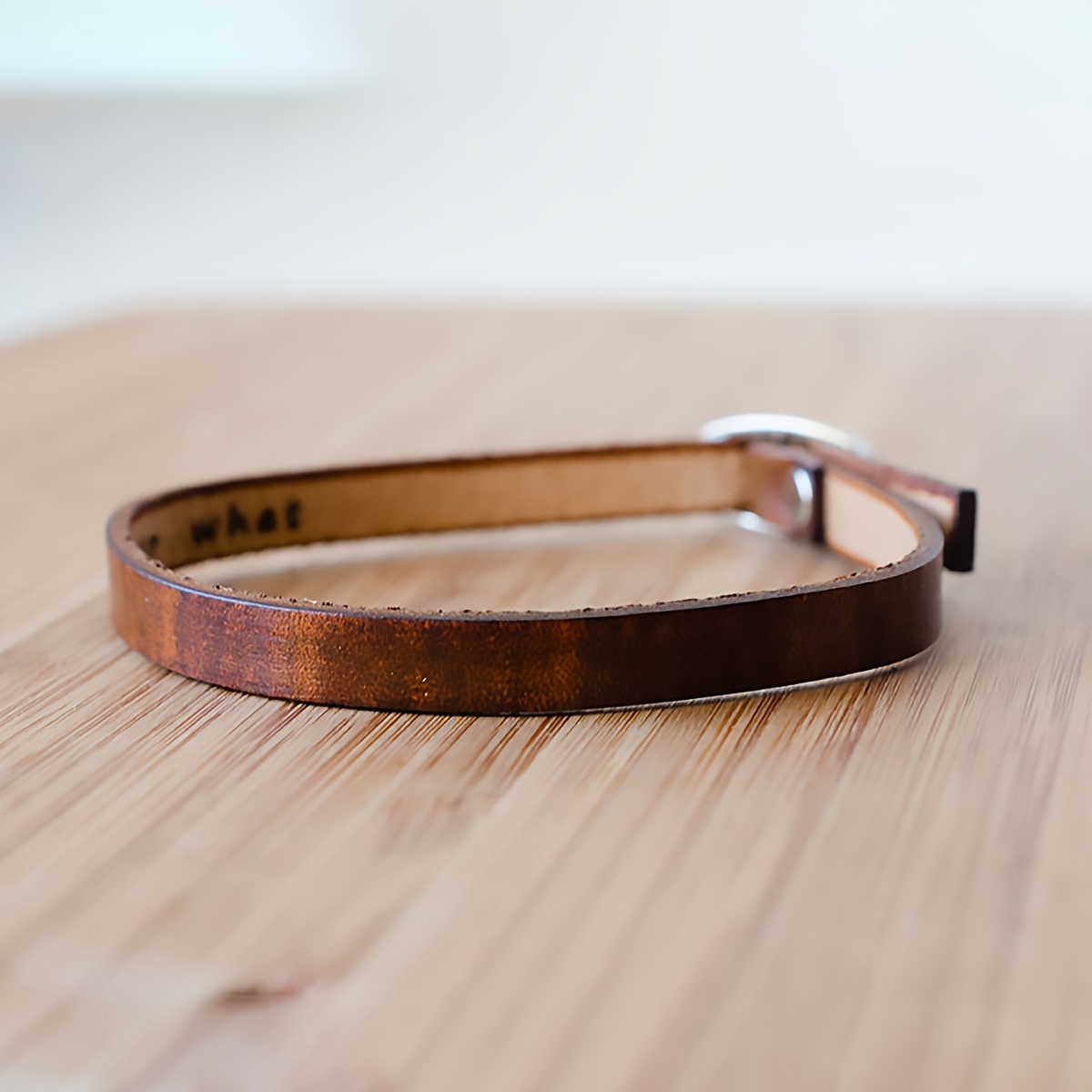 E-shop Personalisiertes Armband aus Leder, Gestalte Deine Geheimnisse, Geschenk für Ihn oder Sie, Verstellbares Armband, 1 Stück