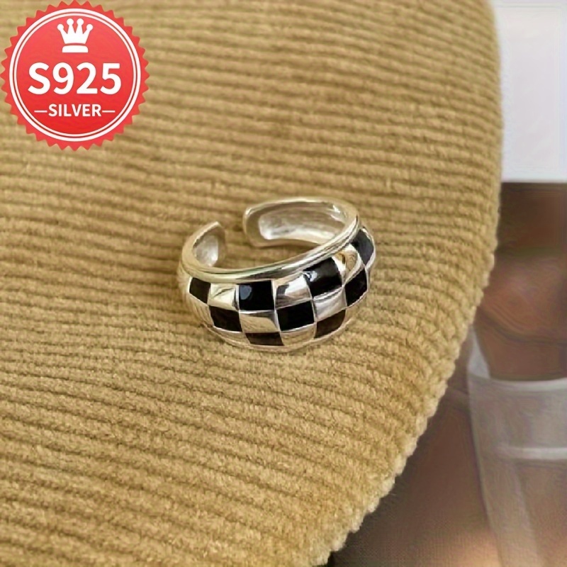 Hypoallergenic Checkered Ring for Women - Stylish and Versatile Design