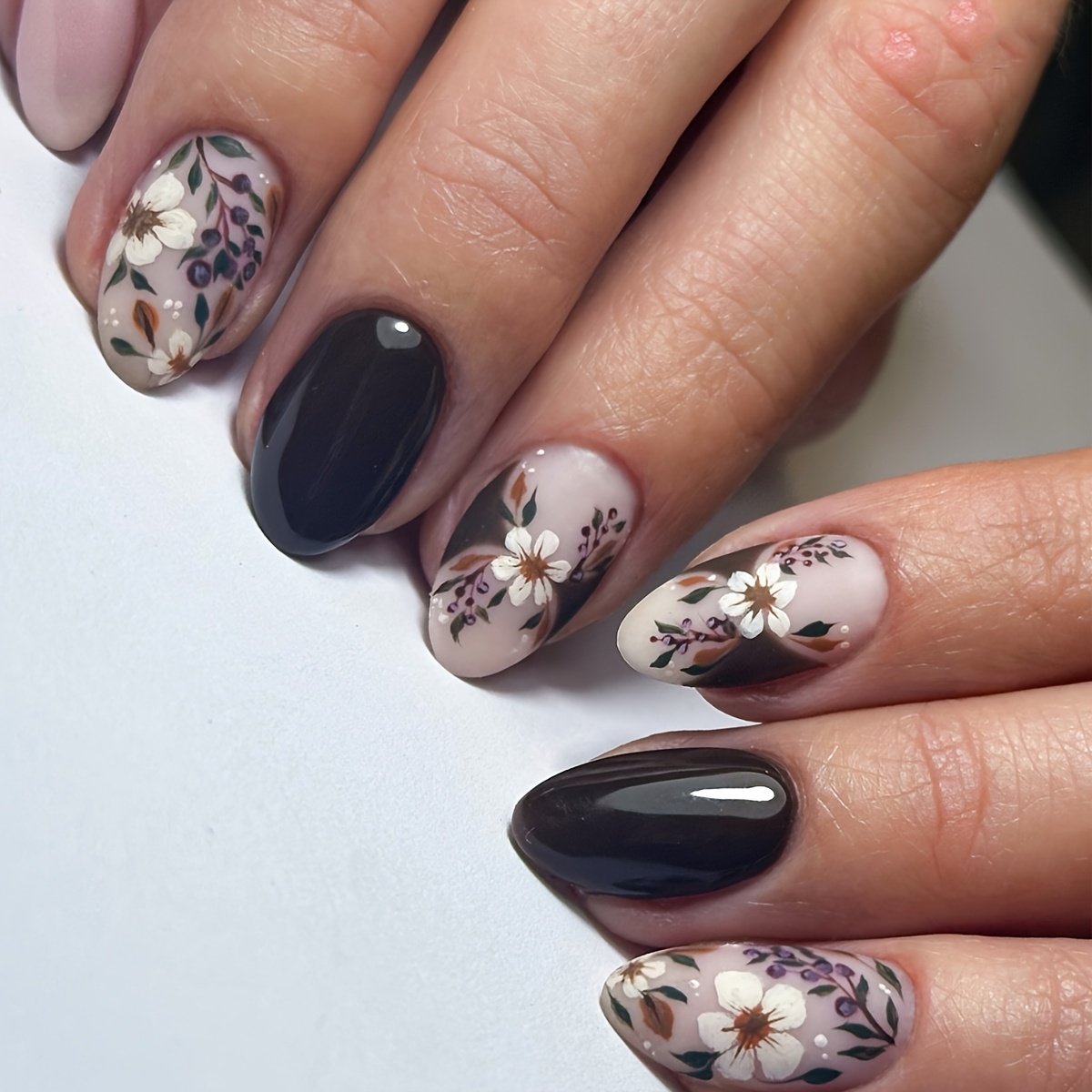 TEMU 24pcs Of Oval Shaped Short Fake Nails, European And American Wearing Nail Flower Gentle Temperament Flower Fake Nails, Elegant Retro Style Full,