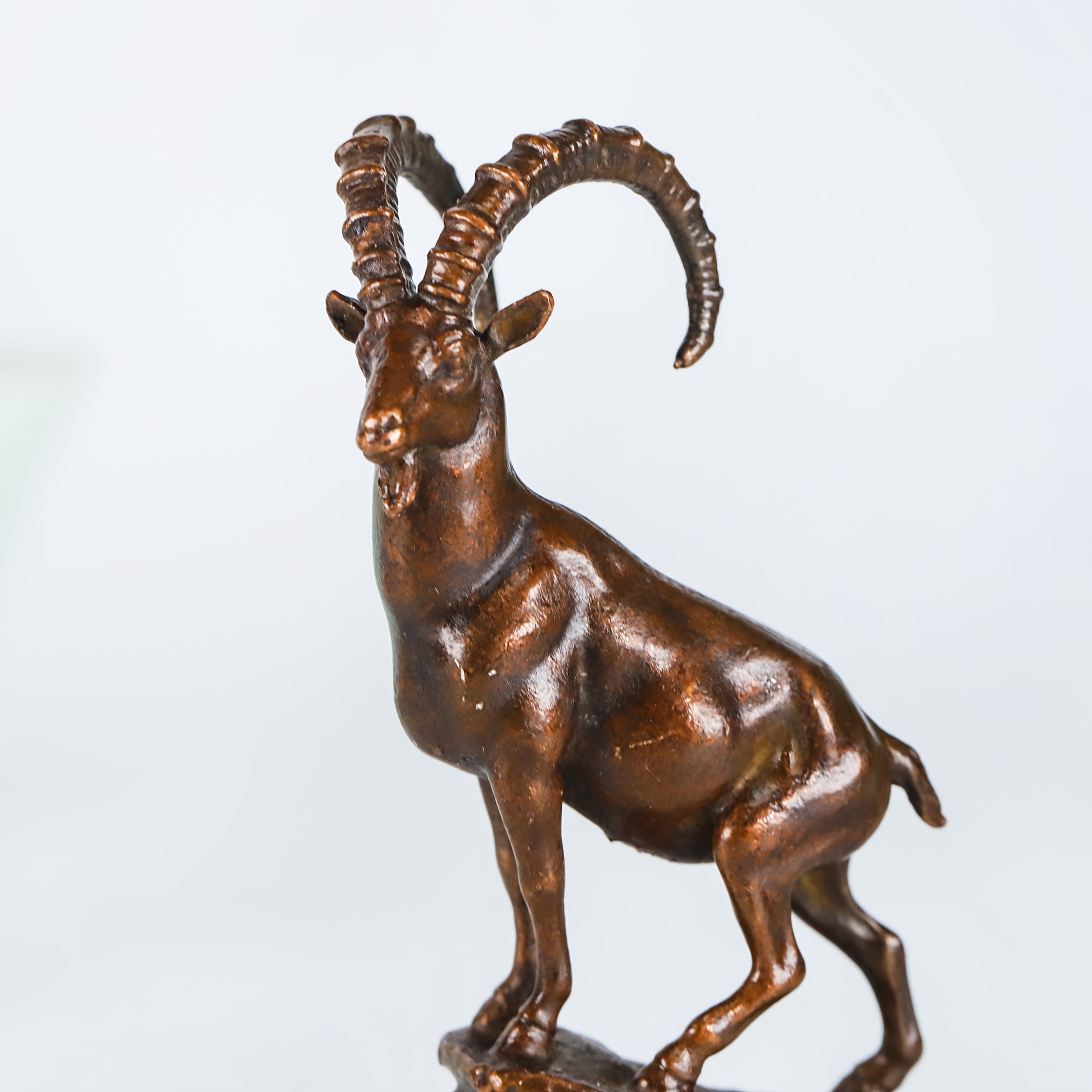 E-shop Ziegenstatue-Ornament aus Kupferlegierung, geeignet für Heimdekoration Sammlung, Geschenk für Feiertagsfeiern (handgefertigt zufällig