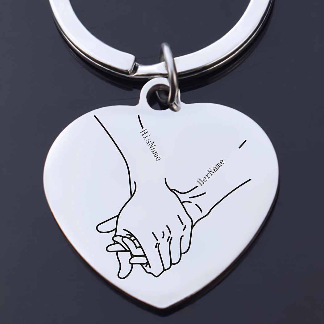 E-shop Personalisierter Schlüsselanhänger mit Herzform für Paare - Individuell Graviertes Namensschild aus Edelstahl, Romantisches