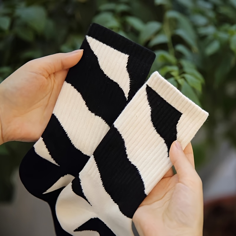 in one   calf socks for   men and women   design ribbed cuffs   breathable polyester blend casual outdoor sportswear outdoor sports socks mountain themed socks polyester   socks Product details 2