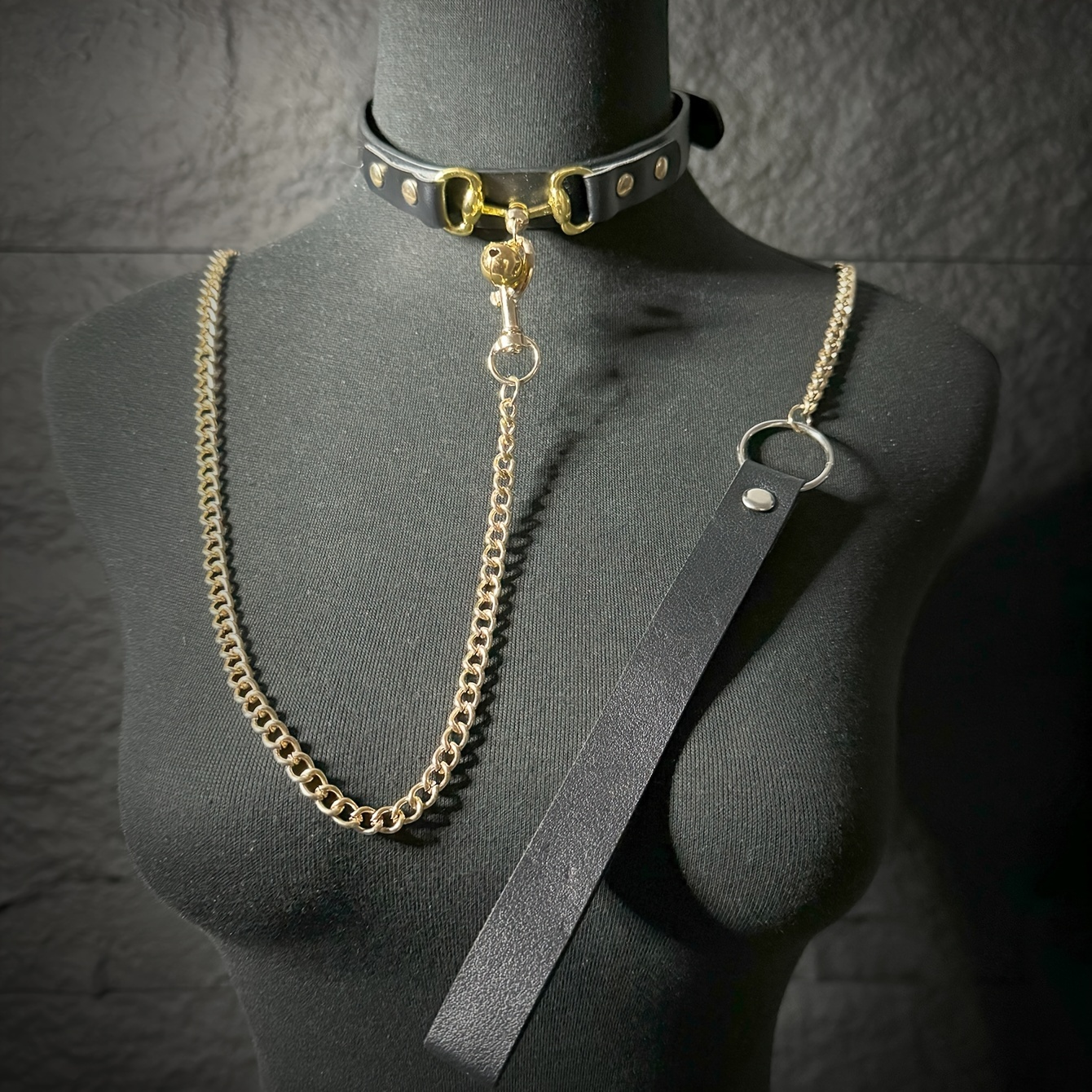 

Daluse Punk-inspired Faux Leather Choker Necklace With Bell Pendant - Hip Hop Style, Heart Theme, Natural Stone, No Battery Needed - Perfect For Casual Attire & Carnival