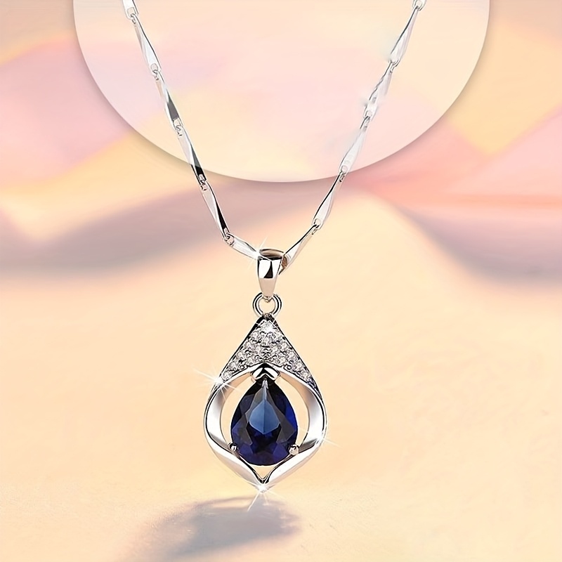 E-shop Damenmode Anhänger Halskette Elegante Temperament Eingelegte Wassertropfenform Synthetischer Zirkonia Damen Halskette für Tägliche