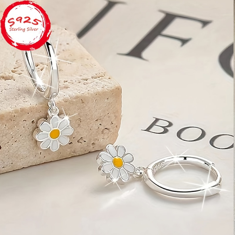 

Sterling Silver Earrings For Women, Sweet And Fashionable, Unique And , Fresh And Chic Daisy Hoop Earrings, Simple And Stylish Temperament Ear Jewelry, A Gift For Boyfriend, Friends, And .