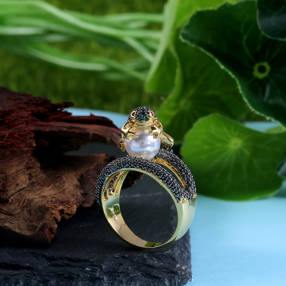 Fashionable Golden Frog Ring, Imitation Pearl Design