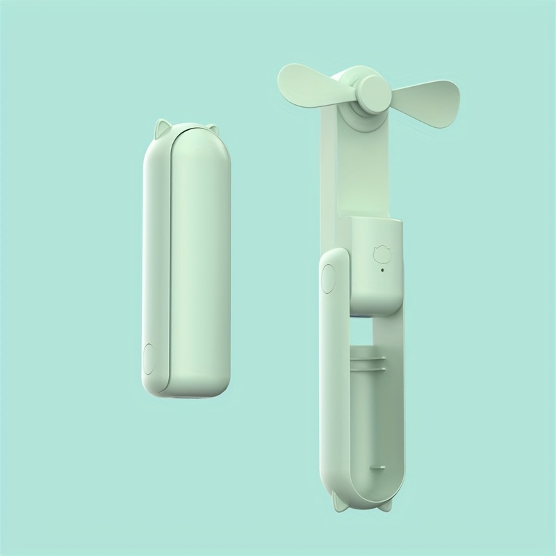 Un ventilateur portable qui double d'une banque d'alimentation, mini et pliable, silencieux pour une utilisation en dortoirs ou bureaux sur un bureau.