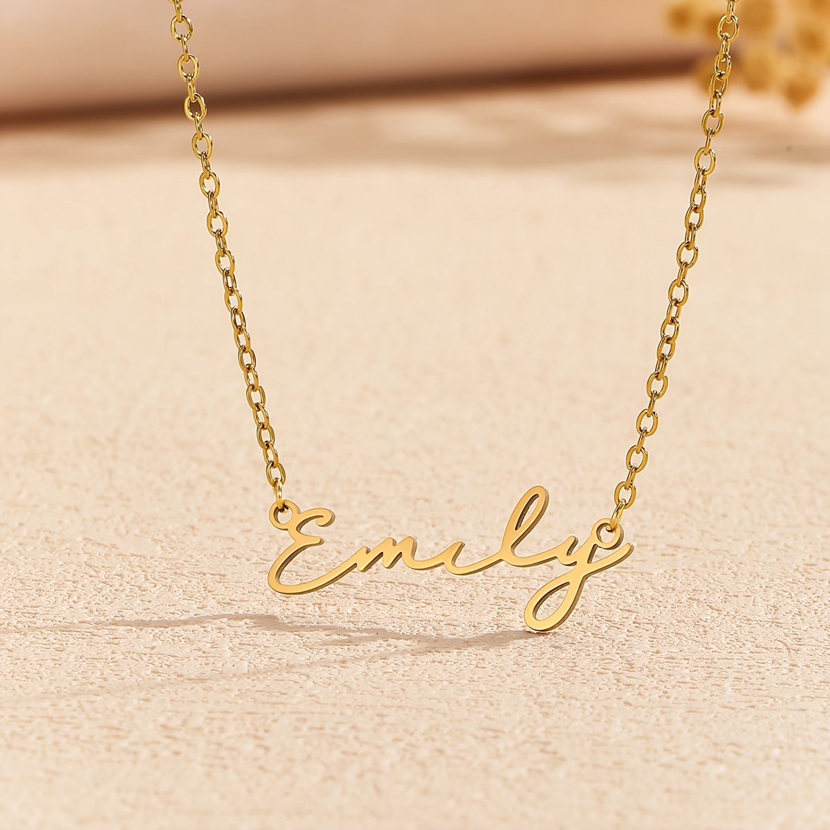 E-shop Zierlicher minimalistischer Namenshalskette, personalisierte minimalistische Namenshalskette, individuelle Namensschmuck, Weihnachtsgeschenk