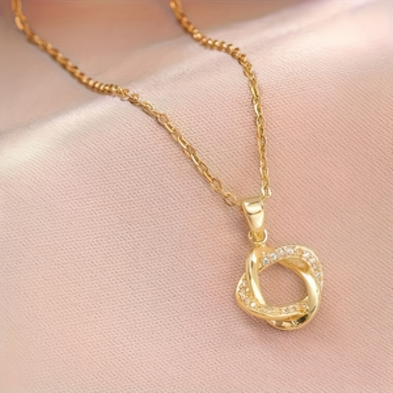 E-shop Elegante & minimalistische geometrische Blütenblatt-Anhänger-Halskette für Damen &. 18K vergoldeter Edelstahl, hypoallergene goldene Halskette.
