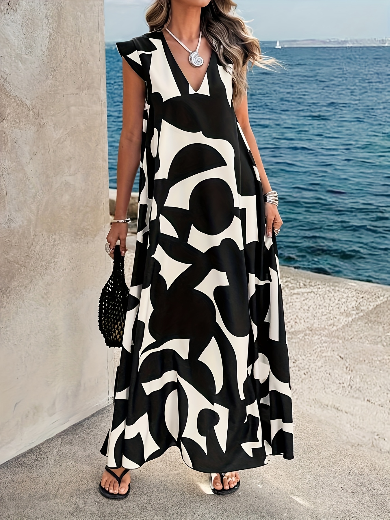 V Neck Black And White Print Maxi Dress Women's Black And White Geometric  Print Maxi Dress, image size:800x1067