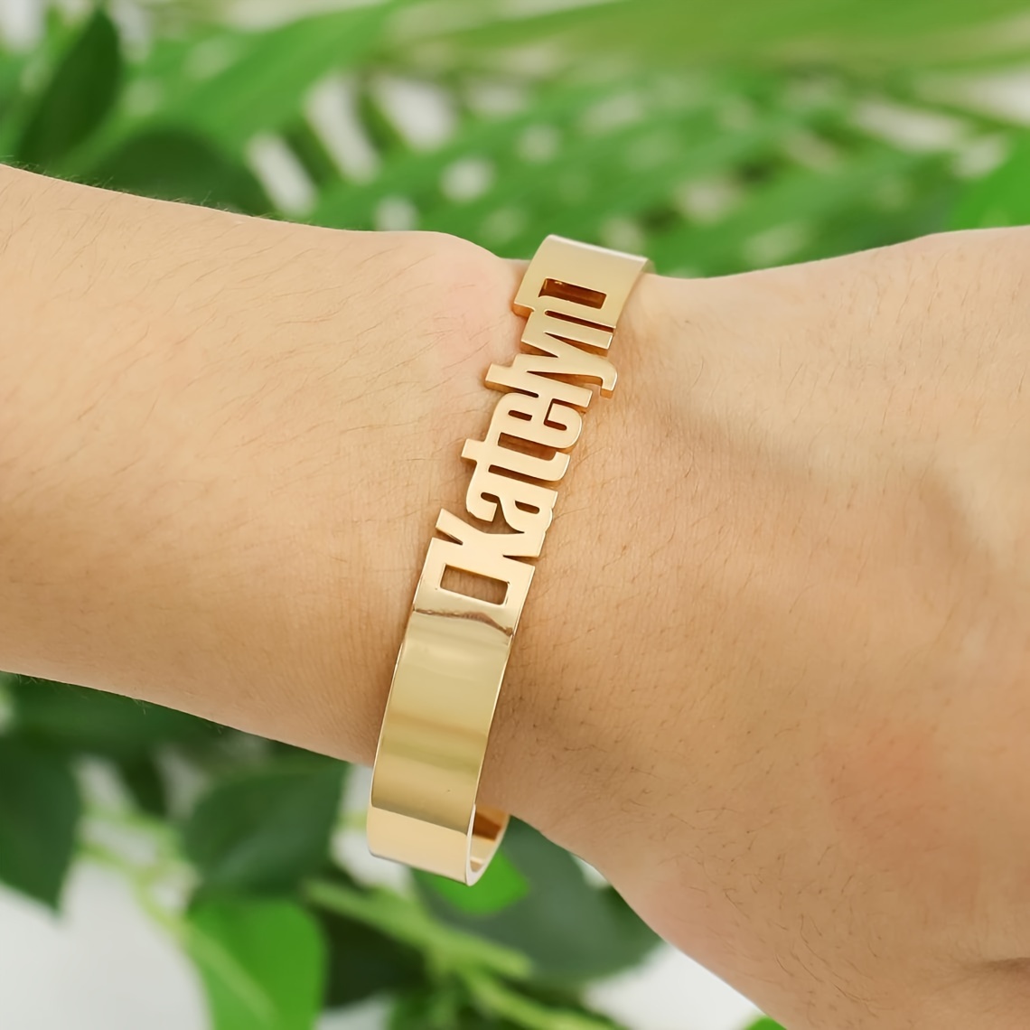 E-shop [Armband nach Wunsch] (Anpassung kann ausschließlich englische Buchstaben umfassen) Einfaches und stilvolles Edelstahl-Namensarmband, Schmuck,