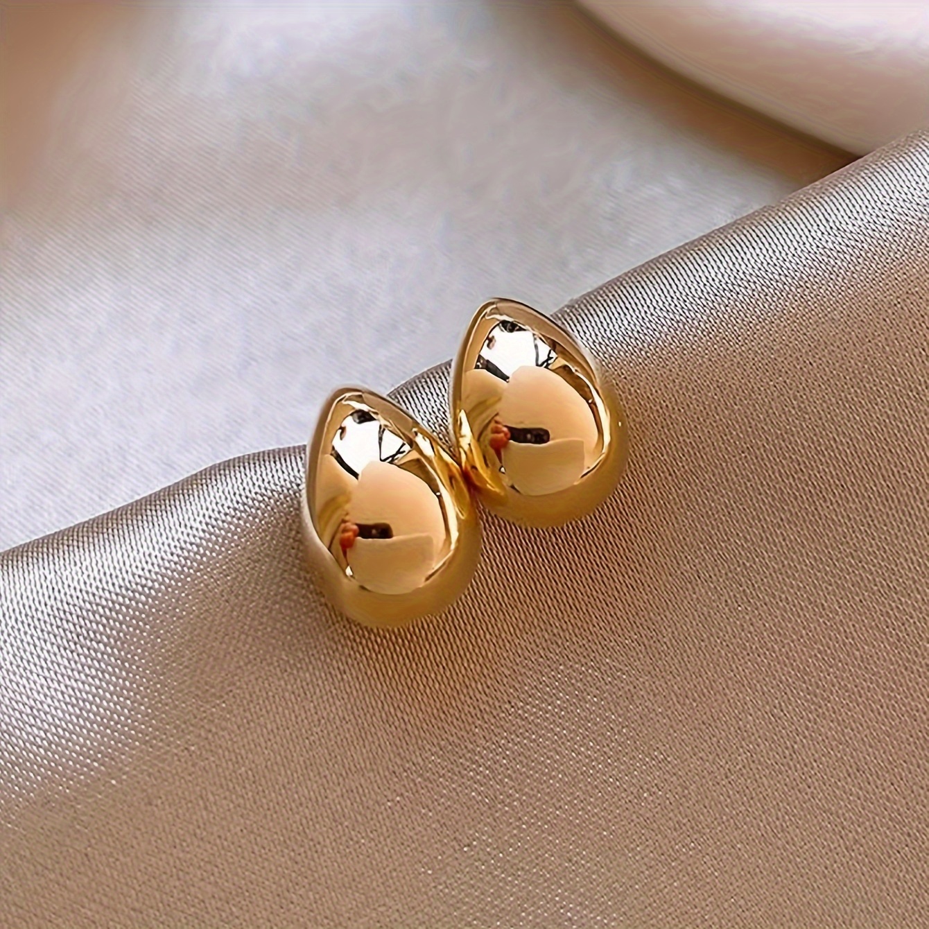 

Elegant Vintage Drop Zinc Alloy Stud Earrings For Women, Classic No Plating Small Bean Design, For And Parties