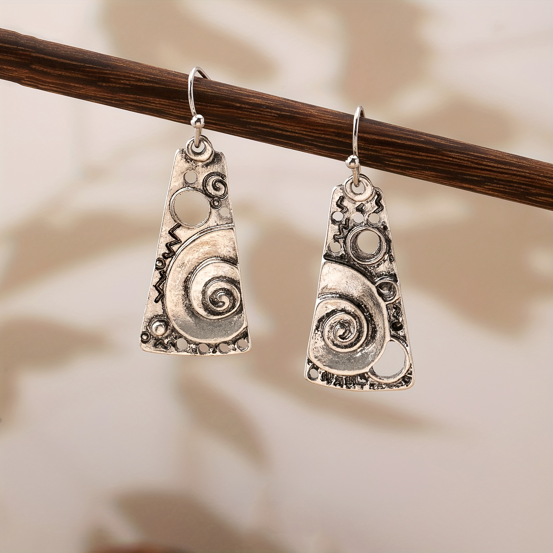 TEMU 1 Pair Bohemian Style Geometric Distressed Spiral Carved Pattern Elegant Ethnic Style Exquisite Women's Fashion Drop Earrings