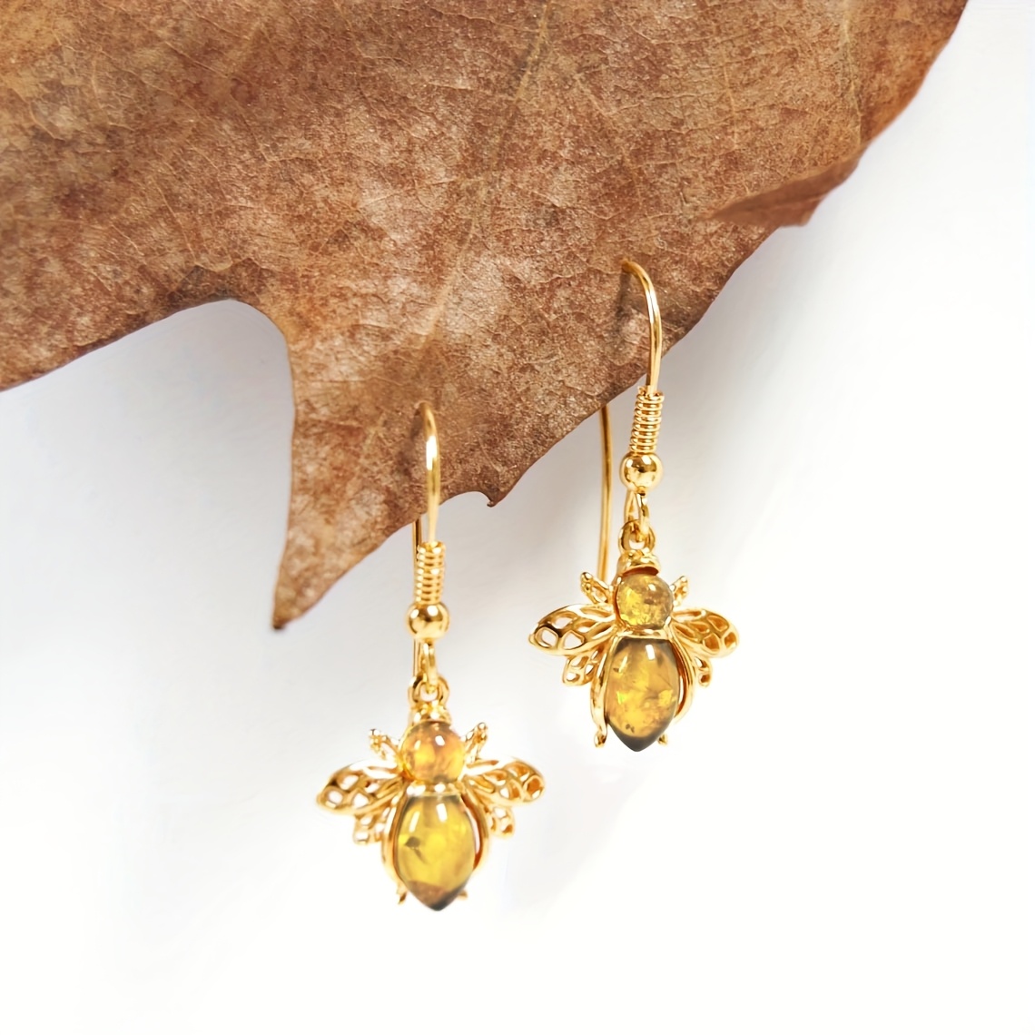 E-shop Exquisites Bienen-Design mit zufälligen Farben Dekor Hängeohrringe – Bohemian-Stil Schmuck für den täglichen Casual-Look