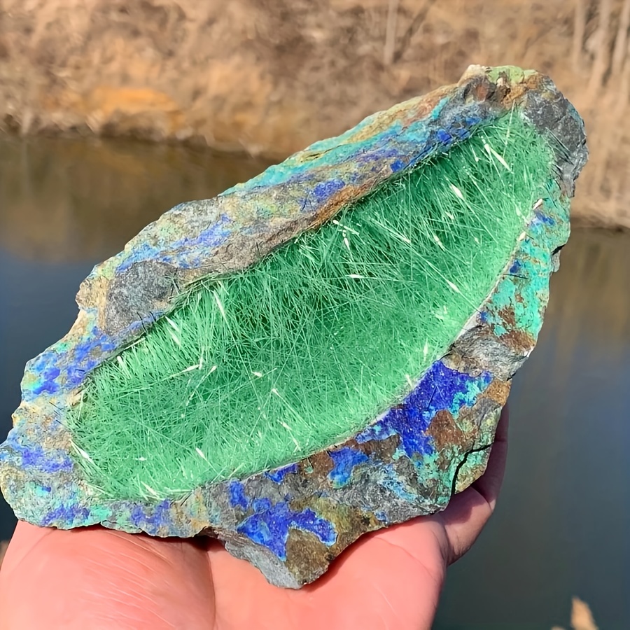 商品名】青銅鉱石標本1個。クォーツ ゲオテイト 緑色の銅鉱石が特徴