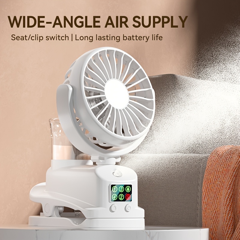Ventilateur Brumisateur Portable à Pince, Ventilateur de Bureau Rechargeable par USB, 4 Vitesses, Rotation à 360°, Fonctionnement Silencieux, Affichage Numérique LED, Fonction de Brumisation, Idéal po