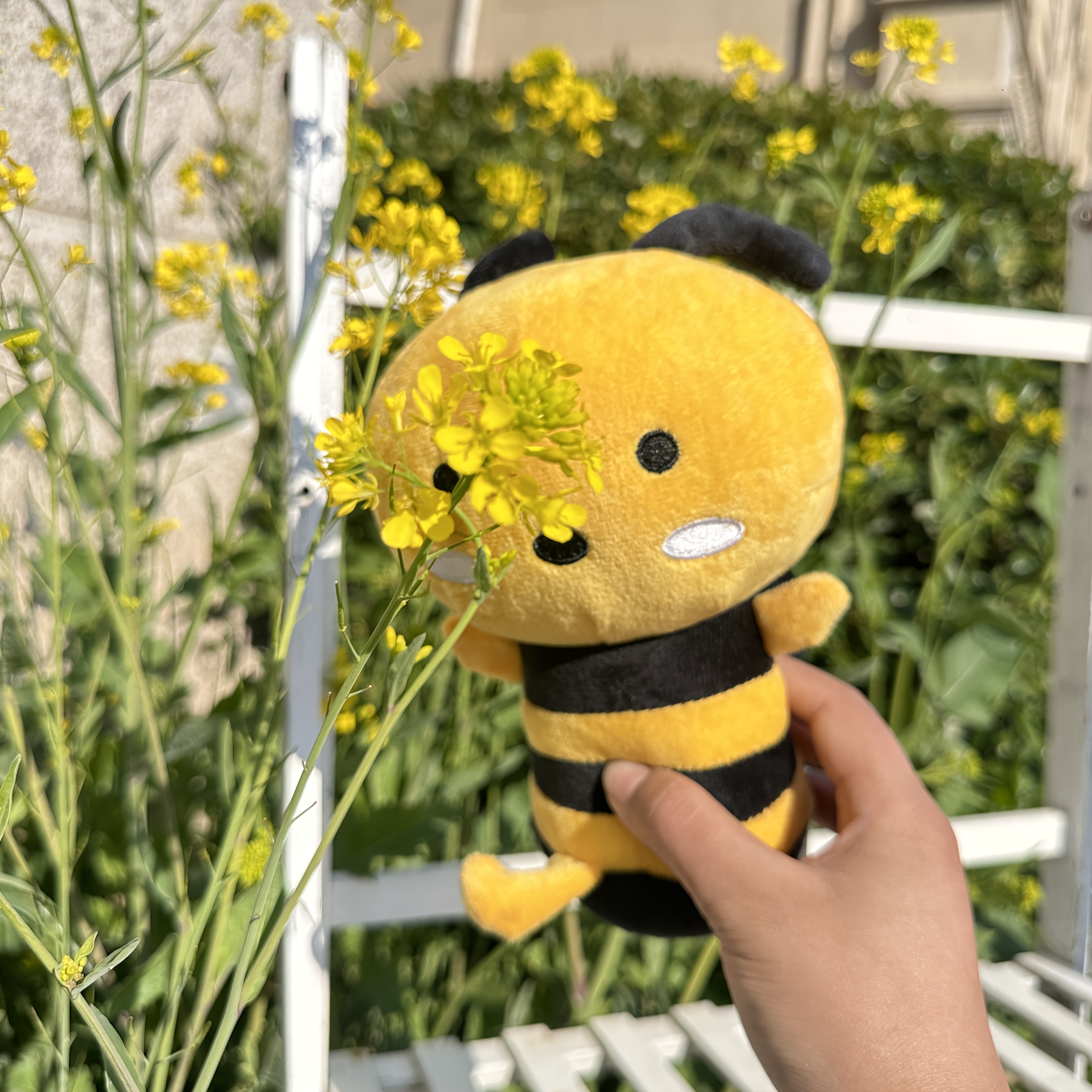 JIAJCHUF, Little Bee Plush Doll, Toy Gift, Holiday Gift, Two Little Bees Flying In The Flowers.
