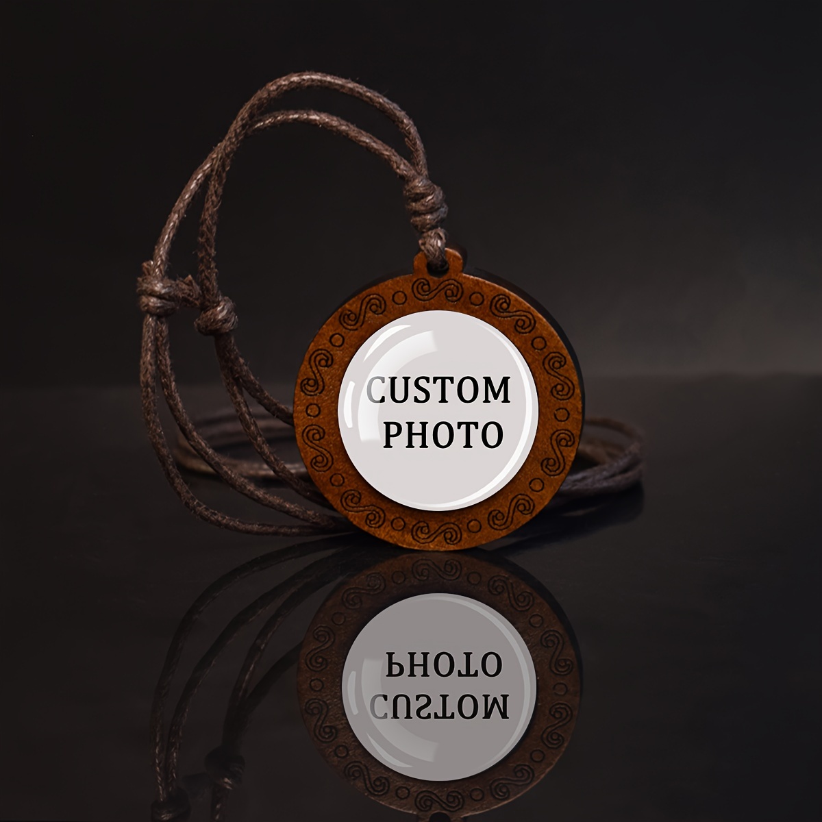 E-shop 1 Stück Personalisiertes Bild Halskette – Individuelles Foto Logo Leuchtende Glasglocke Vintage Holzanhänger Seilkette für Männer Frauen –