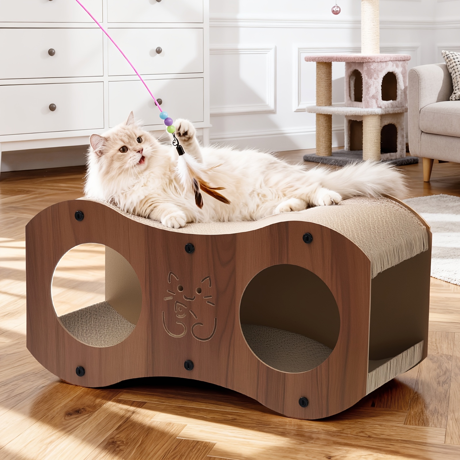 E-shop Großer Katzenkratzbaum und Tunnel Versteck, mit einem Katzen Spielzeug, gefertigt aus natürlichen, sicheren Materialien. Dieses multifunktionale