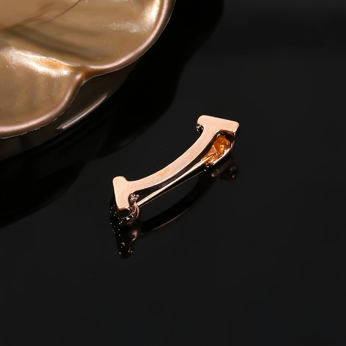 1/2/4Pcs Smiling Exquisite Brooch Anti-Slip Chest Buckle Clothing Collar Accessories Waistband Reduction Artifact Small Fragrance Style Waist Pin