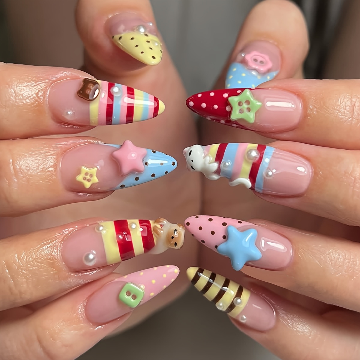 TEMU 24 stuks Amandelvormige Druk-op Nagels met Nude Basis & 3D // Knopen - Geschikt voor Handen, Feesten, Thema-evenementen, Mardi Gras,