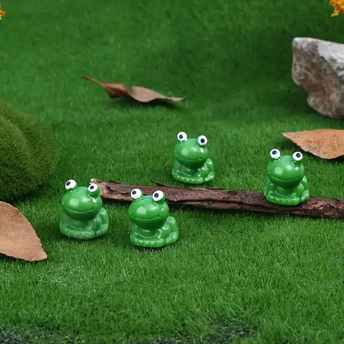 animals figurines Small Frog Figurine Lifelike Animal Figurine Fake Frog